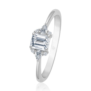 Verlobungsring Faithful mit Diamant im Emerald Cut, Tropfen-Diamanten und Brillanten in Weißgold