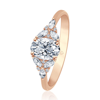 Verlobungsring Blütenform mit ovalem Diamanten in Rotgold