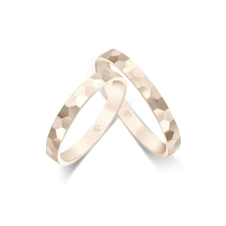 Trauringe mit symmetrischen Facetten in Ambridge Gold
