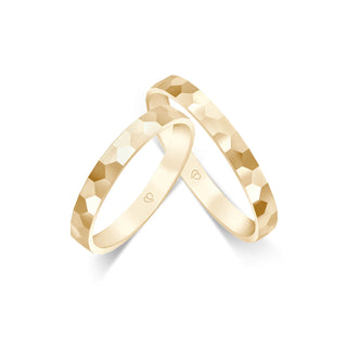 Trauringe mit symmetrischen Facetten in Gelbgold