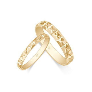 Trauringe mit facettierter Oberfläche in Gelbgold