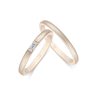 Trauringe mattiert mit Baguette-Diamant in Ambridge Gold